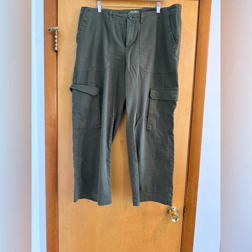 Universal Thread Cargo Pants in Olive Green